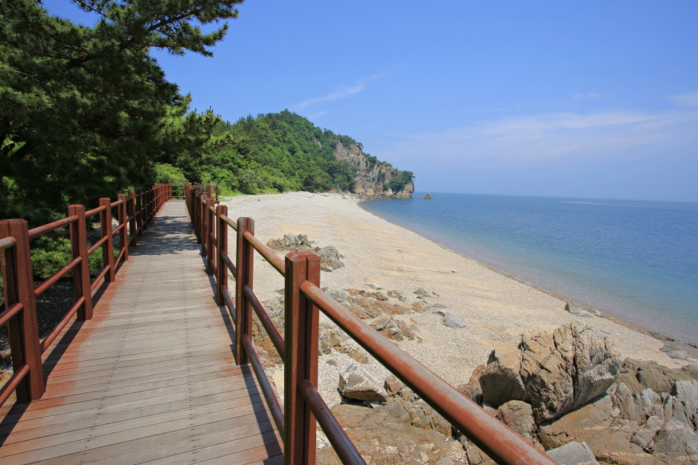 If you want to go to an island, head to Seungbongdo Island!