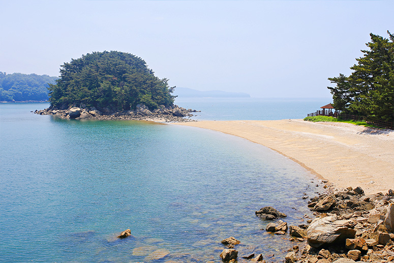 If you want to go to an island, head to Seungbongdo Island!